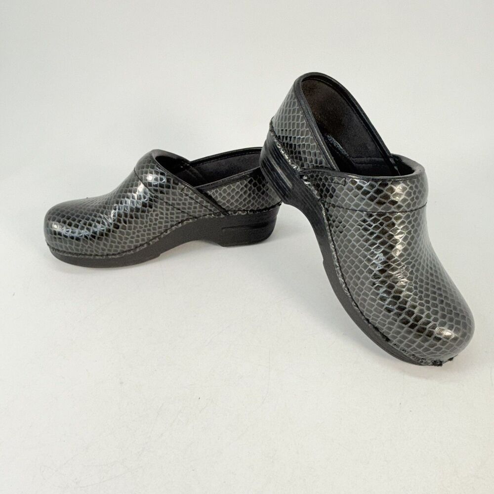 Women's Dansko XP Pro Clogs Metallic Gray Leather Snake Print Sz EU 37/ 6.5-7